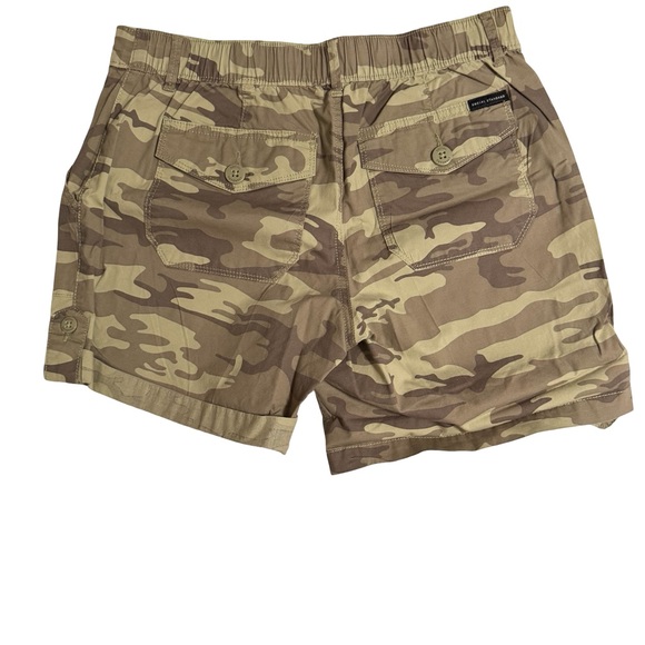 Women's Camo Cargo Shorts in Shades of Green/Khaki Casual Utility Style - Picture 2 of 6